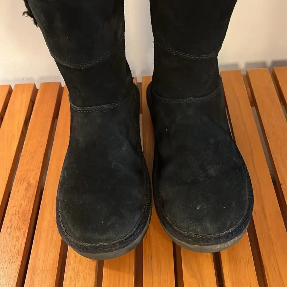 Koolaburra by UGG side zip fleece lined boot size 5